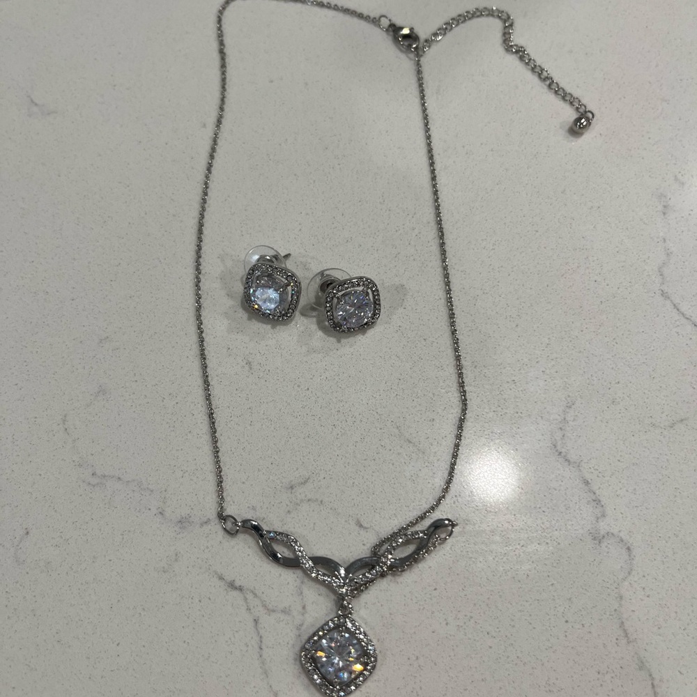 Elegant Silver Necklace and Earring Set